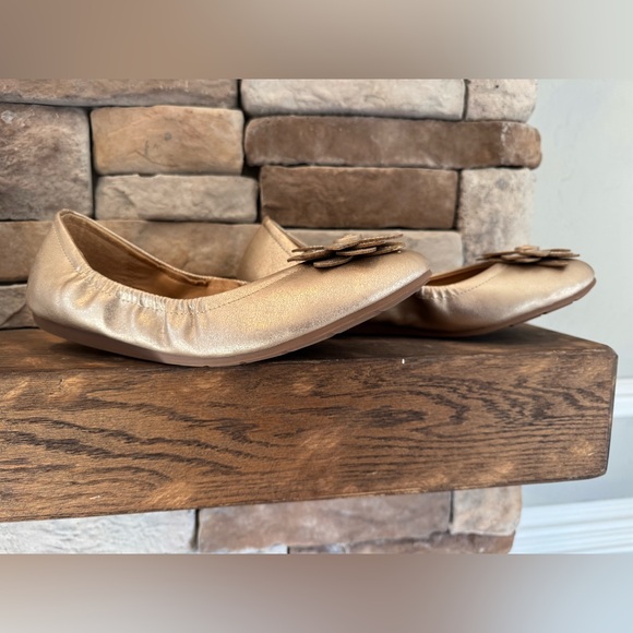Mootsies Tootsies Gold Flats - Picture 2 of 6